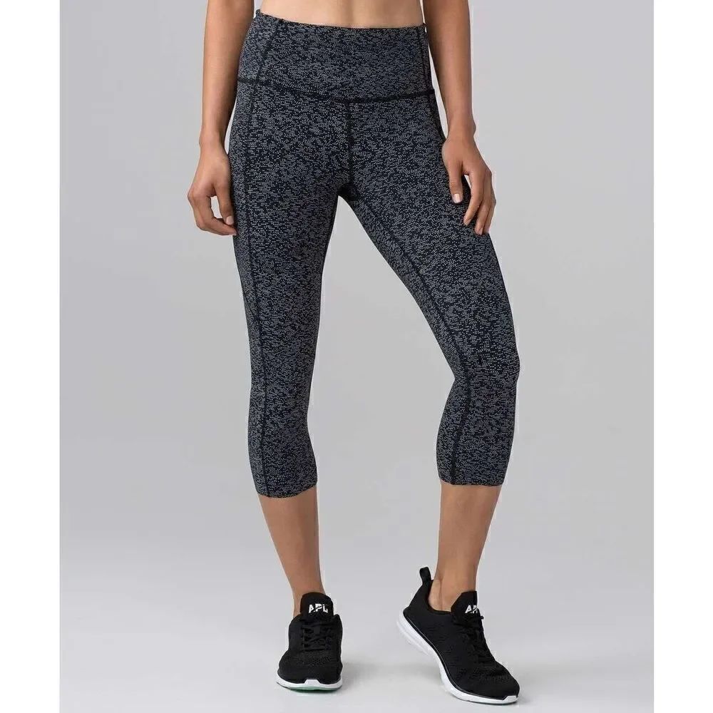 Lululemon Fast  Free Crop II (Nulux 19"") Soundwave Alpine White Black Size 4